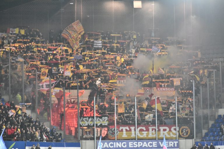 Du Soutien Pour Le Rc Lens Dans Une Meinau En Travaux Et Qui Poursuit