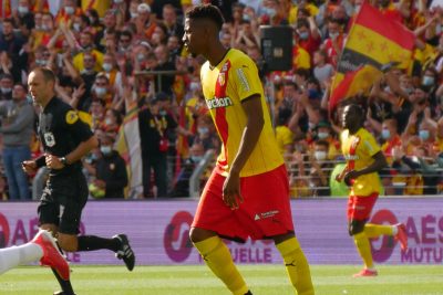 Les supporters du RC Lens heureux pour Simon Banza, en grande forme à Famalicao