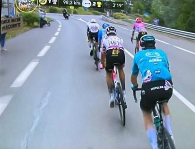 Une pancarte “Franck Haise président” sur la route du Tour de France