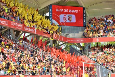 Pour sa com’ et avant la réception du RC Lens, Reims remplace les panneaux d’entrée de ville