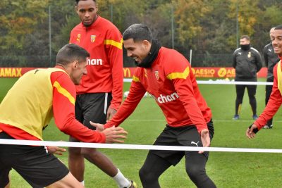 [Vidéo] Facundo Medina chambre les Français du RC Lens dans le vestiaire !