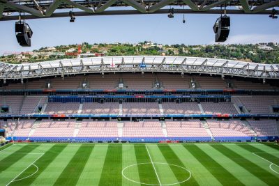 A Nice, un feu d’artifices et une banderole insultante en tribunes