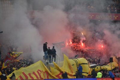 Lens peut-il être sanctionné après les banderoles déployées lors du derby ?