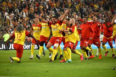 Les Légendes du RC Lens accueillent les Légendes du sport à Bollaert