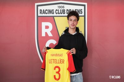 Un défenseur de 17 ans signe un contrat aspirant avant d’être promu en U19