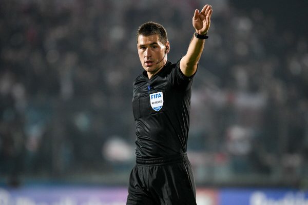 Arbitre Fribourg-RC Lens Rade Obrenovic Shutterstock