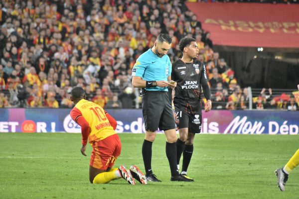 arbitre pignard lens lorient 030524