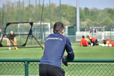 Éric Assadourian et une délégation du RC Lens en visite au Sardarapat FC