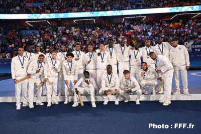 JO 2024 : le résumé vidéo d’une finale complètement folle, Andy Diouf et les médaillés d’argent en photo