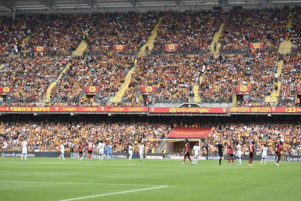 bollaert supporter lens bayer leverkusen amical 030824