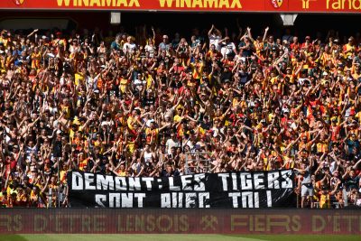 Le RC Lens et Bollaert avec une grosse pensée pour Yohan Demont, endeuillé par le décès de son épouse