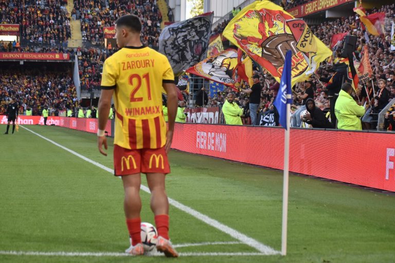 Au RC Lens, comment coach et joueurs se protègent-ils des réseaux sociaux ?