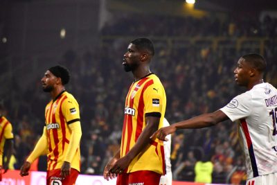 Y avait-il penalty après la main de Kevin Danso ?