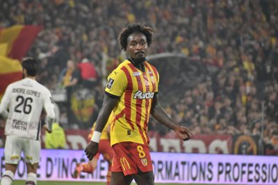 Encore ouvertes, les enchères grimpent sur les maillots du RC Lens pour la Ligue contre le Cancer