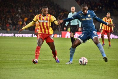 De jolis gains pour la protection de l’enfance grâce aux ballons de RC Lens-OM vendus aux enchères